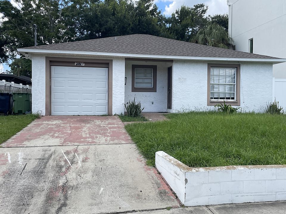 1st image of 2214 E Columbus Dr