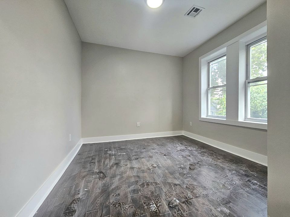 2nd image of 190 Park St #102