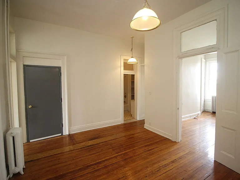 22 E Mt. Vernon Pl. — Photo 3