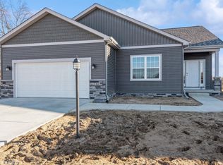 404 Hatch Lake Pkwy, Valparaiso, IN 46385