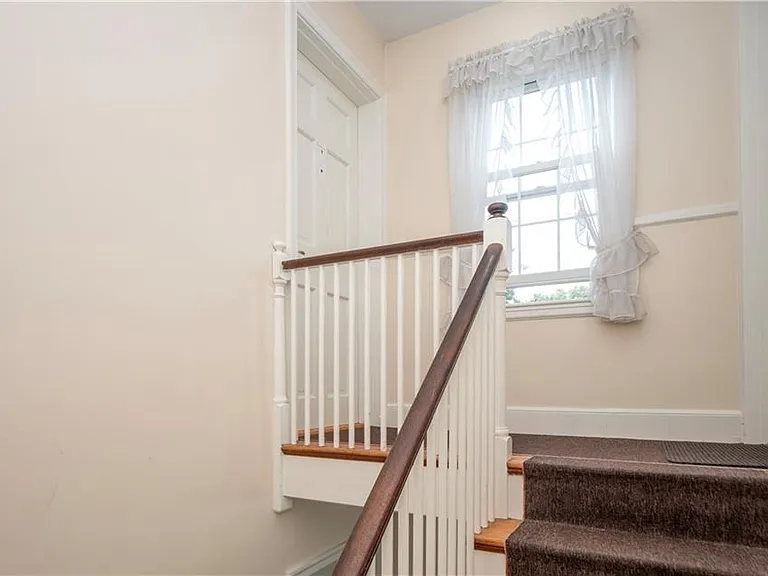 11 Village Ln #B — Photo 3