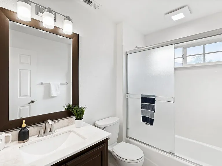 4246 Woodcrest Dr — Photo 23