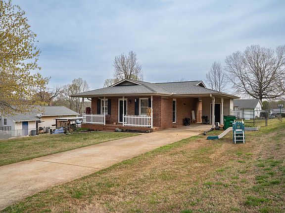 2nd image of 229 Ranier Dr