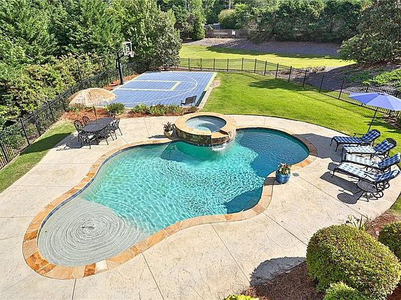2nd image of 3480 Camellia Ln