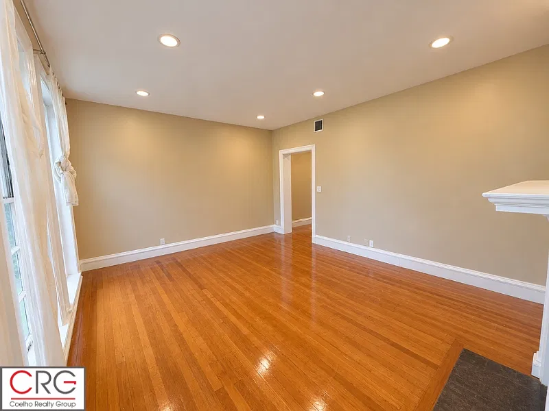 2 bed, 1000 sqft, $3,200 — Photo 4
