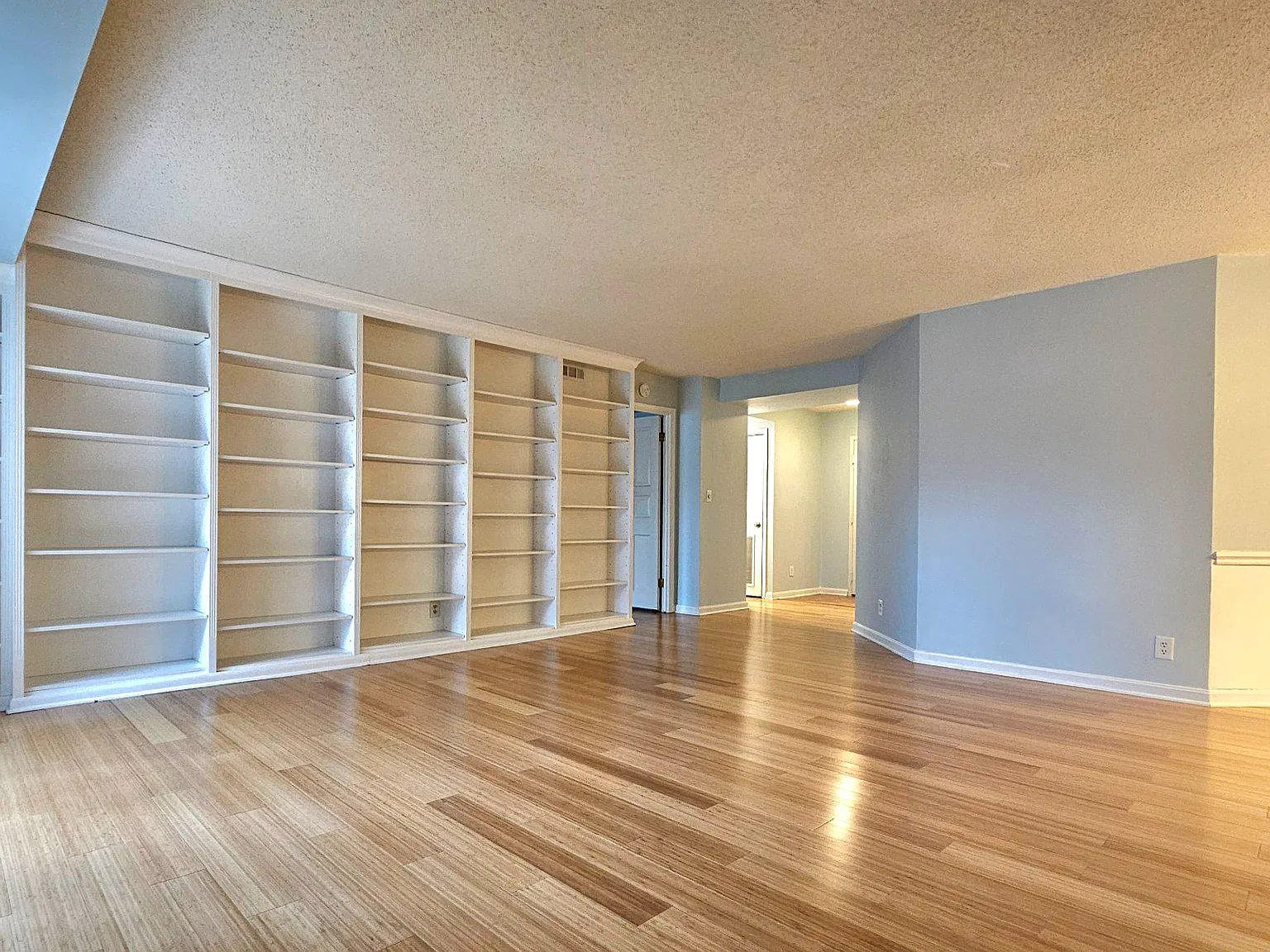 2100 Langston Blvd — Photo 2