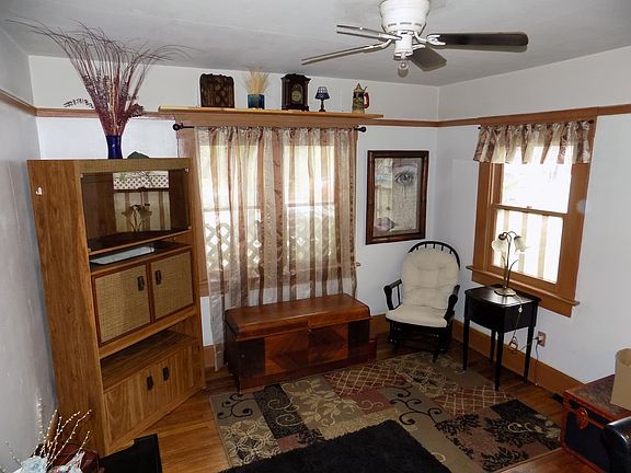 5th image of 1625 Robinson Ave