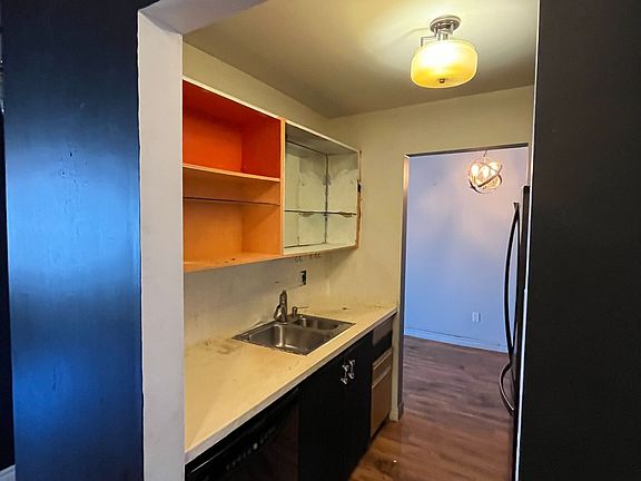 3rd image of 136 Conway Dr #41