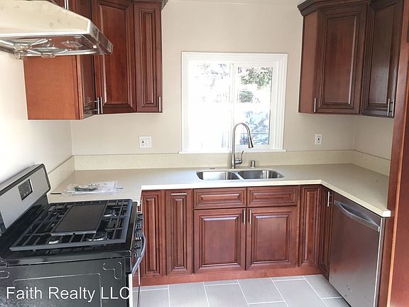 3rd image of 1734 Arlington Ave