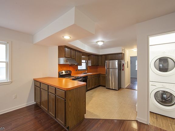 3rd image of 219 Bellevue Ave #2