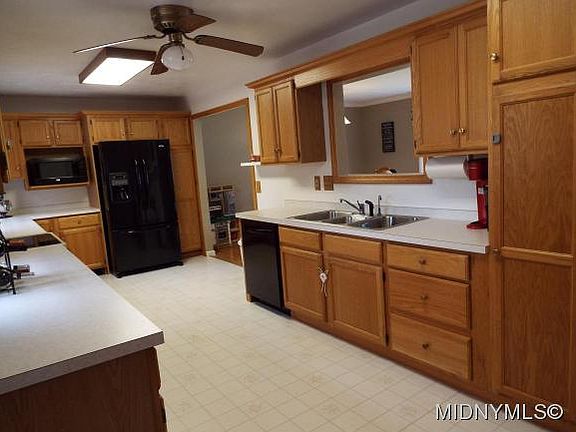 4th image of 12 Fairlane Dr