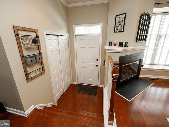 3rd image of 305 Driftwood Ln