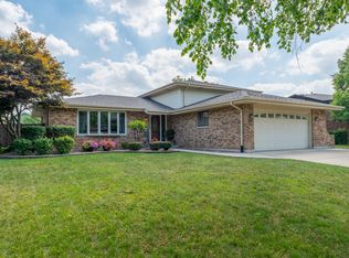 9003 Magnolia Ln, Tinley Park, IL 60487
