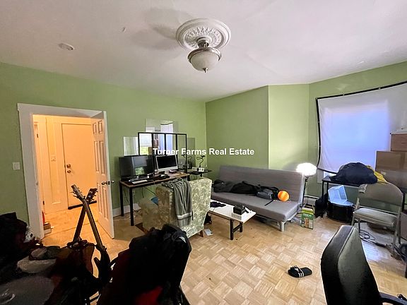 3rd image of 231 High St #22
