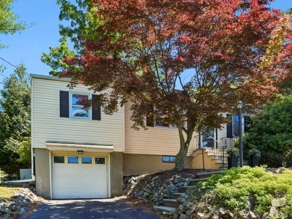 74 Minnehaha Blvd, Oakland Boro, NJ 07436