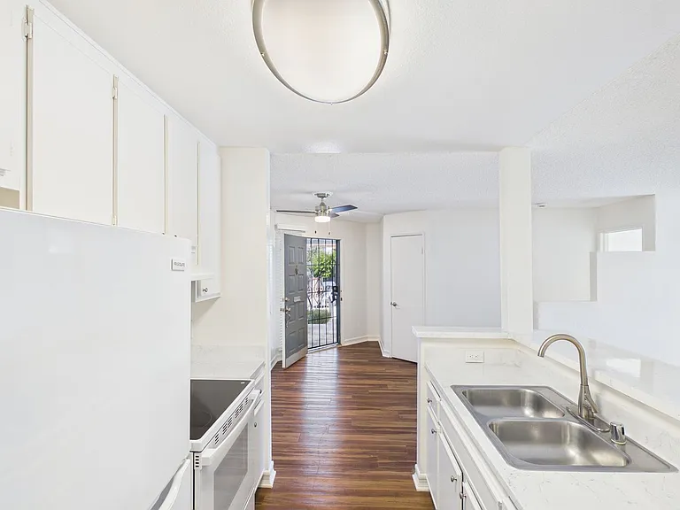 Available Apartment in North Park — Photo 13