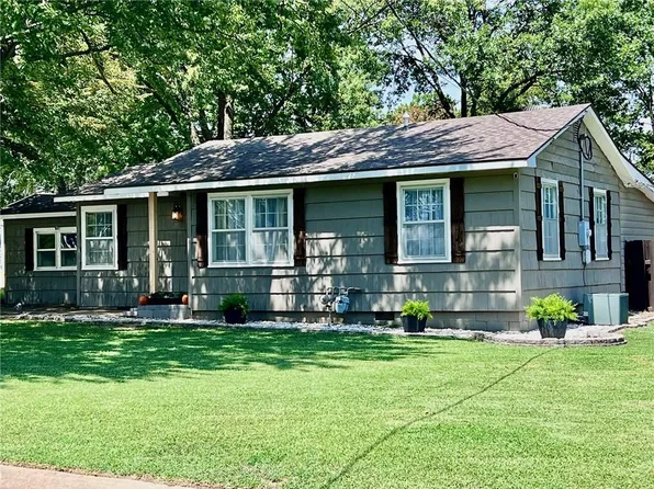 2402 Morgan St, Coffeyville, KS 67337