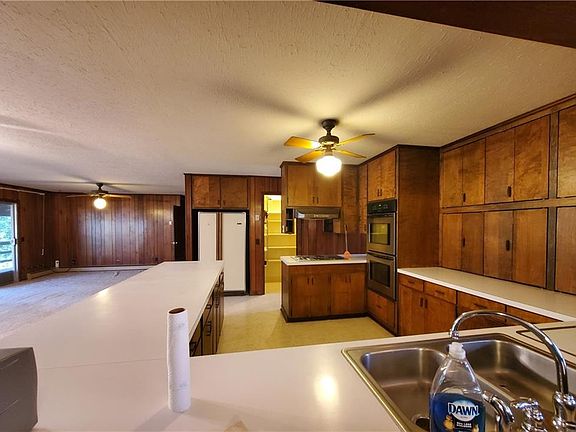 4th image of 1116 Cody Rd