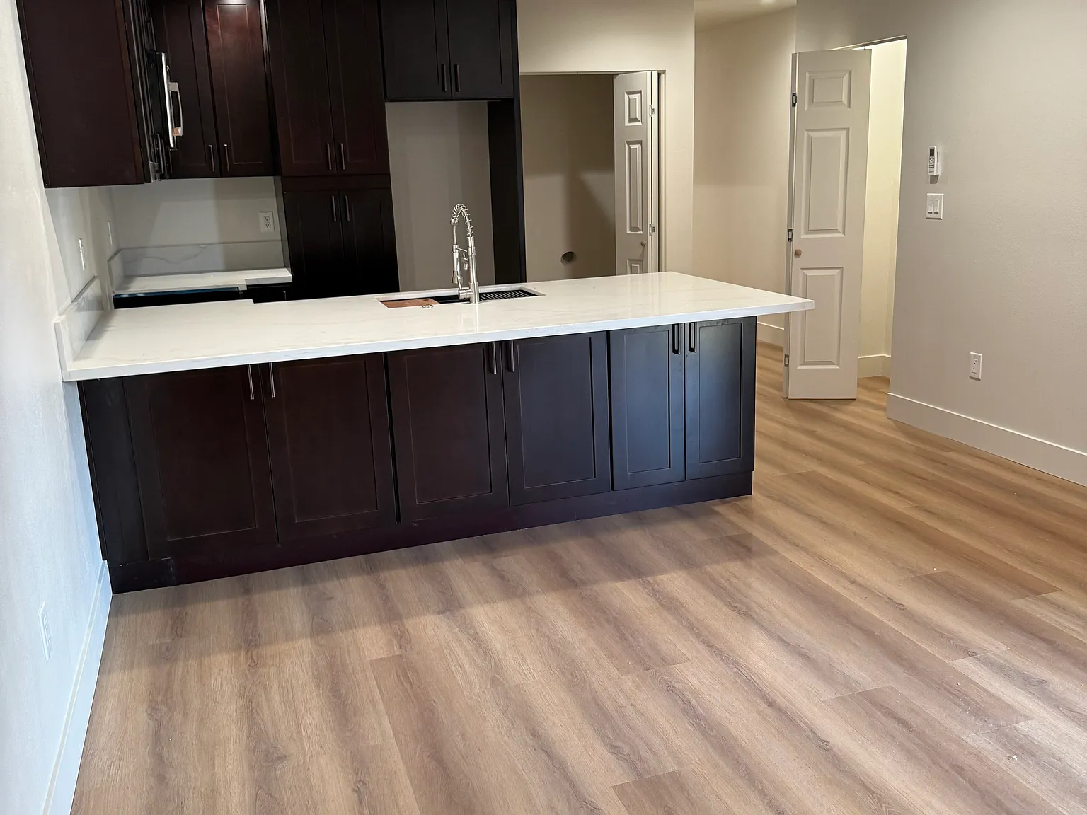2 bed, 857 sqft, $3,200 — Photo 2