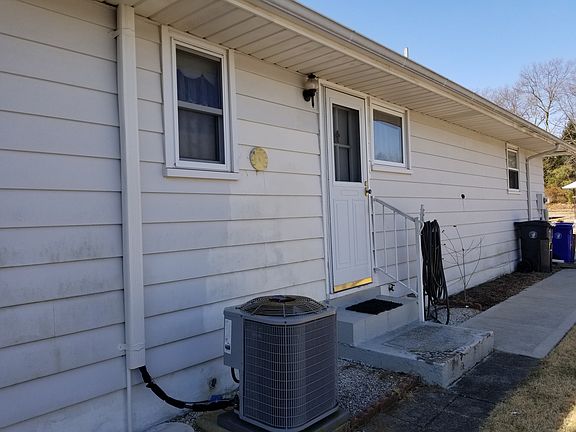 5th image of 15 Mount Kisco Dr