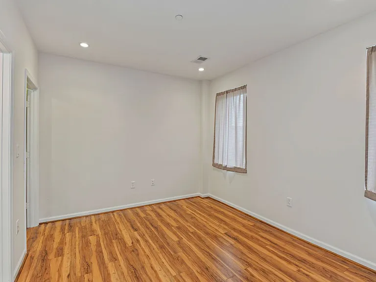 329 Rhode Island Ave NE #103 — Photo 19