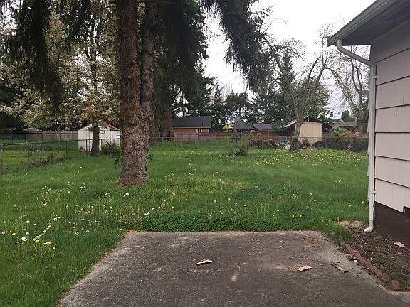 2nd image of 803 12th St NE