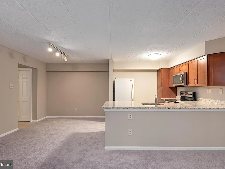 510 Washington Pl #10 — Photo 11