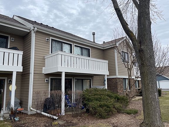 4th image of 272 Middlebury Ct Unit B2