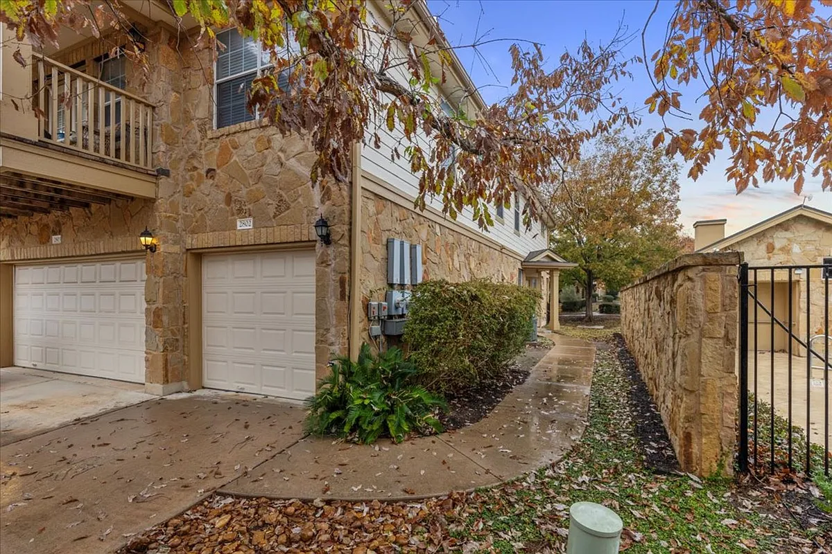 Building Photo - 16100 Great Oaks Dr #2802