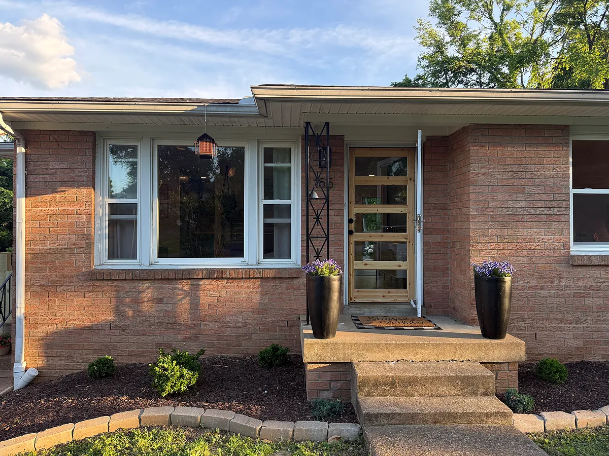 Building Photo - 155 Lake Park Dr