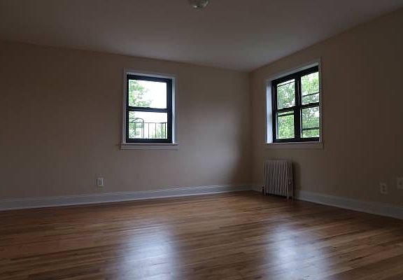 2nd image of 2021 Crescent St APT 3A
