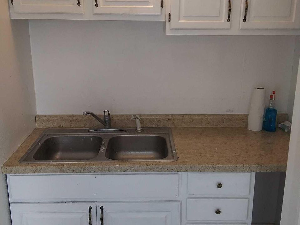 Cute kitchen with space for kitchen table