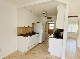 3250 10th St N APT B2, Naples, FL 34103