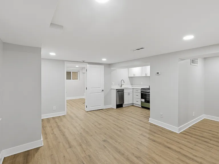 2388 Champlain St NW #1 — Photo 5