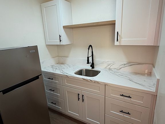4th image of 32568 Kentucky St #2