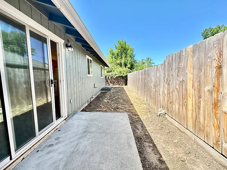 204 Gibson St — Photo 11