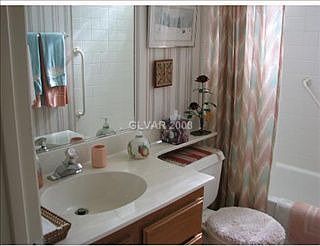 5th image of 2380 Los Feliz St