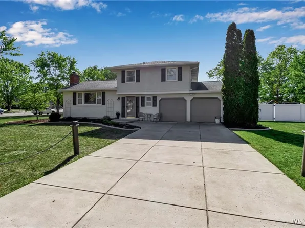 72 Regency Dr, Grand Island, NY 14072