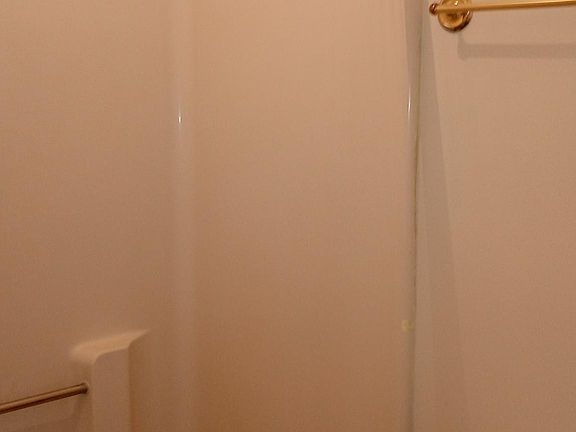 5th image of 539 Pineland Cir APT 102