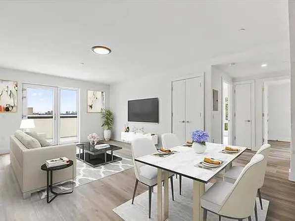 3333 Giles Place image 4 of 11