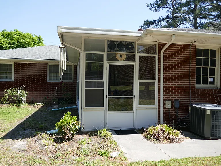 845 Halstead Blvd — Photo 10