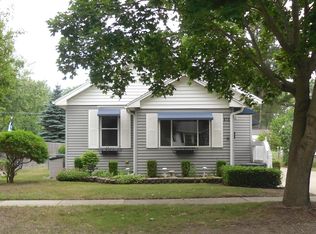 812 N Rath Ave, Ludington, MI 49431