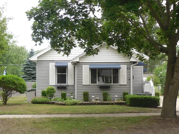 812 N Rath Ave, Ludington, MI 49431