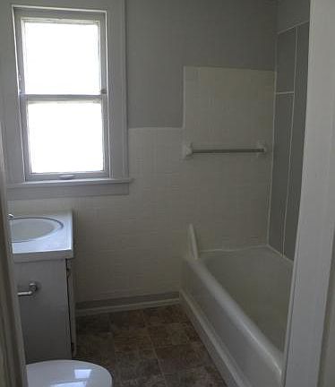 5th image of 904 4th St E APT 1