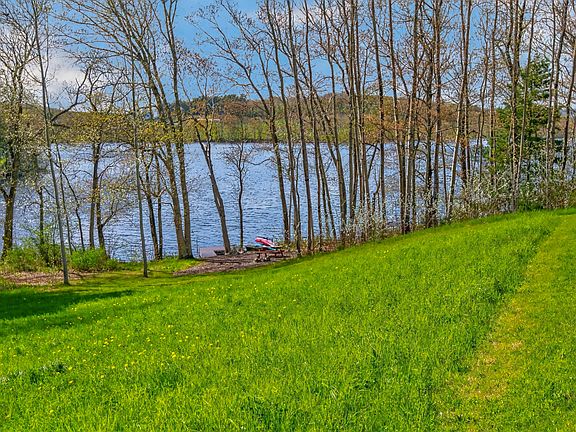5th image of 279 Middle Road