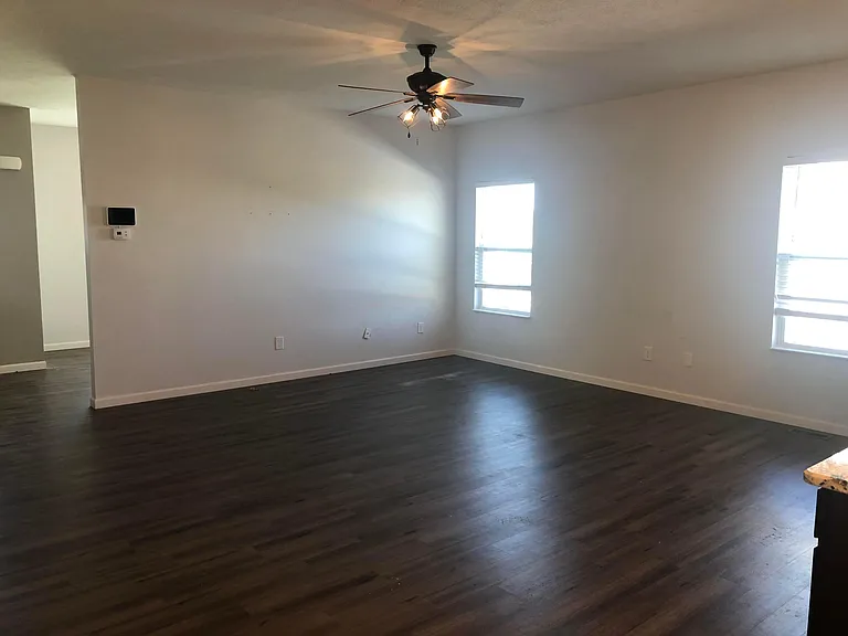1417 Hoovler Way — Photo 3