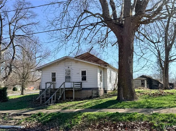 518 North Ave, Panama, IL 62077