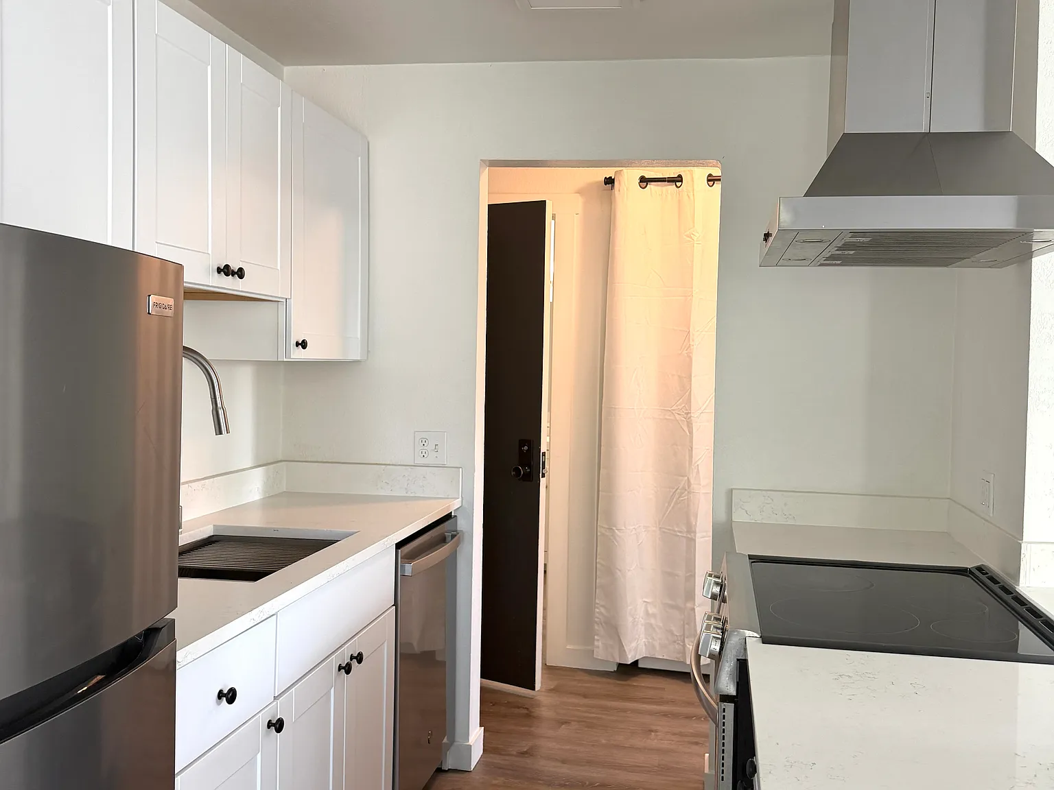 1 bed, 600 sqft, $1,800 — Photo 2