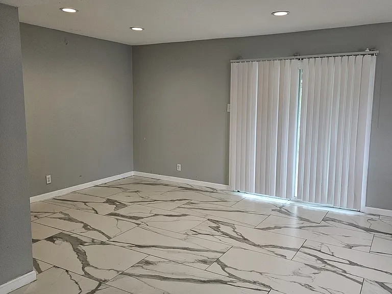 512 W Byrd Blvd — Photo 12