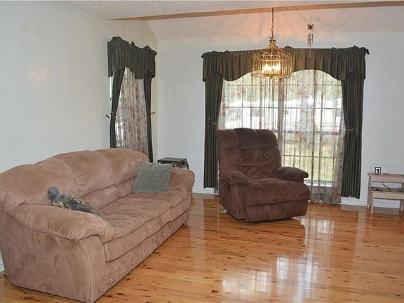 5th image of 1501 Shirley Way